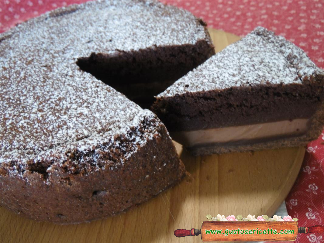 Torta magica al cioccolato in guscio di crostata