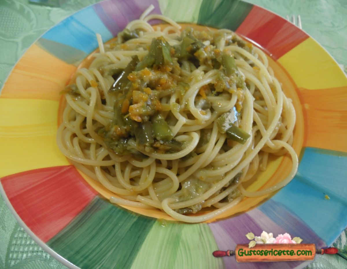 Spaghetti melanzane lunghe verdi e fontina