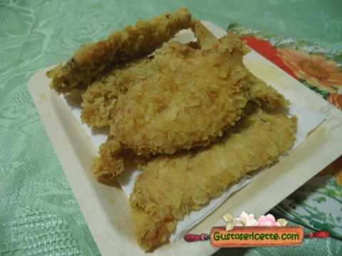 Pollo impanato con patatine fritte in friggitrice ad aria