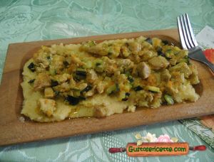 polenta con tacchino e zucchine, curcuma e pepe
