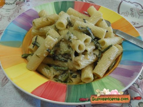 Pasta agli asparagi e reblochon