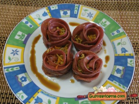 Ravioli giapponesi a forma di rose rosse