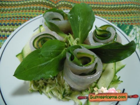 Involtini di branzino con zucchine ed erba ostrica