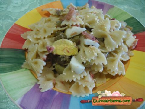 Pasta fredda melanzane carne in gelatina e uovo sodo