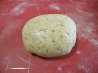 Fare una palla di impasto coprire e far riposare