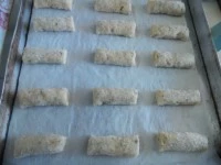 Mettere tutti i rotolini nella teglia