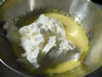 Lavorare bene i tuorli con lo zucchero