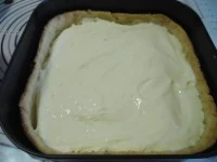 Fare uno strato di crema sul fondo del guscio