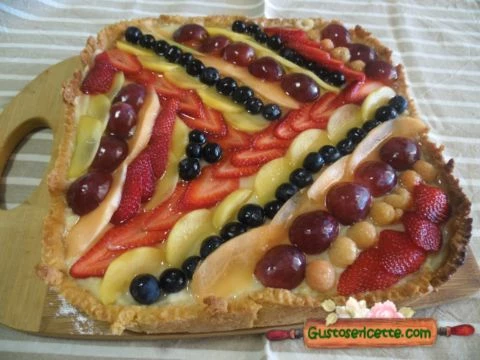 Crostata con frutta fresca e crema pasticcera