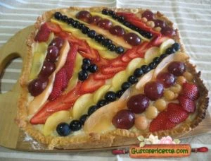 crostata di frutta fresca con crema pasticcera  gelatina di frutta.
