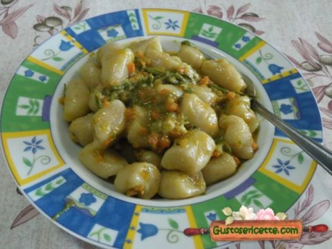 Gnocchi di pane verdure e caciotta di bufala