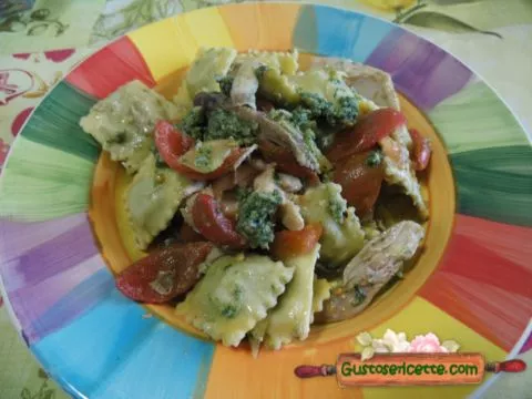 Ravioli freddi con pollo e bietole