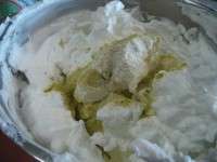 Incorporazione farina per angel cake al pistacchio