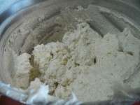 Impasto angel cake al pistacchio pronto da versare nello stampo