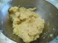 Impasto per polpettine di patate e tonno fatto riposare