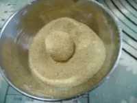 Formatura delle polpettine di patate e tonno