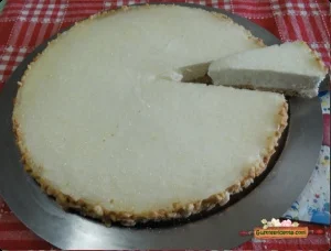 Cheesecake al finger lime pronta da servire